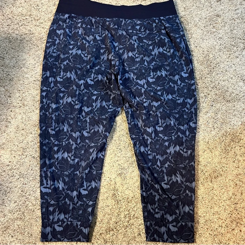 Athleta Blue Floral Trekkie North Jogger Size 20 NWT - Picture 1 of 12